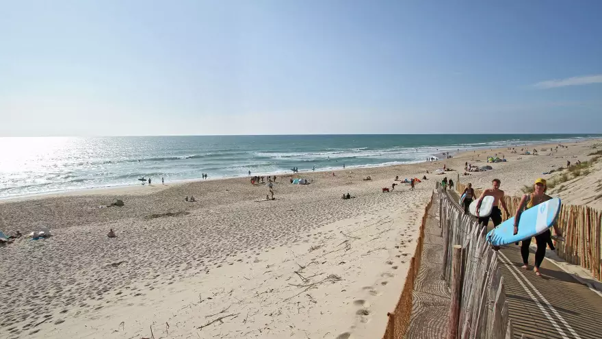 Grande plage et surf en Aquitaine