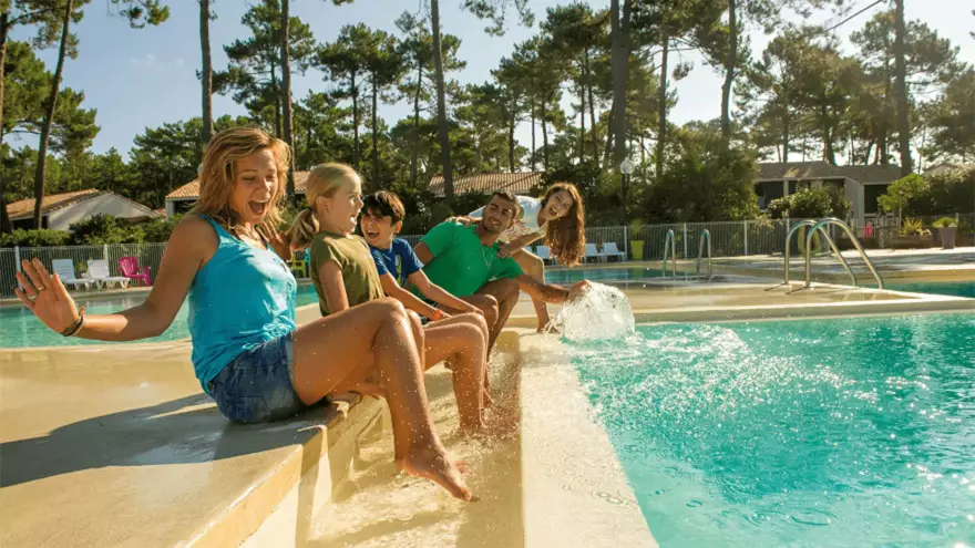 Vacances à Biscarrosse piscine jeux
