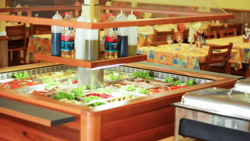 Domaine de Pyrènes Buffet restaurant