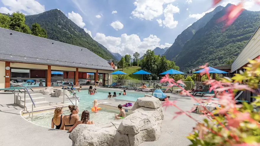 Piscine extérieure du Domaine de Pyrene