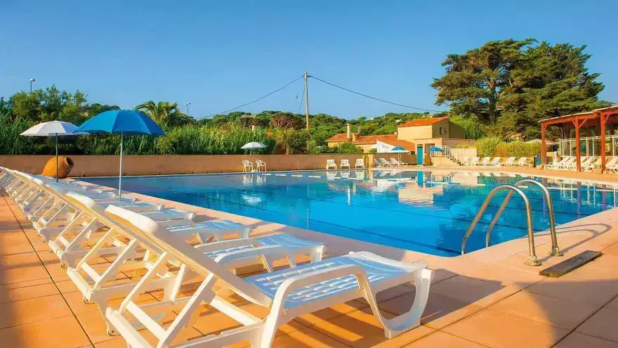 Piscine d'été vacances en pension complète