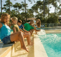 Vacances à Biscarrosse piscine jeux