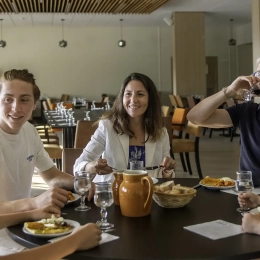 Salle de restaurant au Dou de La Ramaz